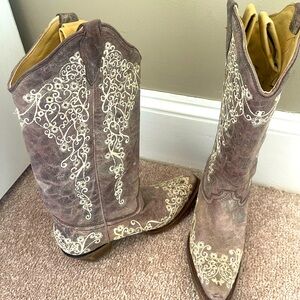 Corral Snip Toe Boots